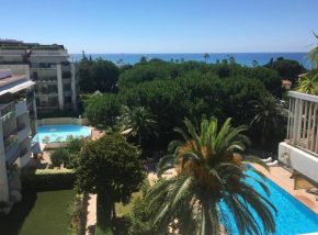 Bel appartement climatisé vue mer à 50 m de la plage